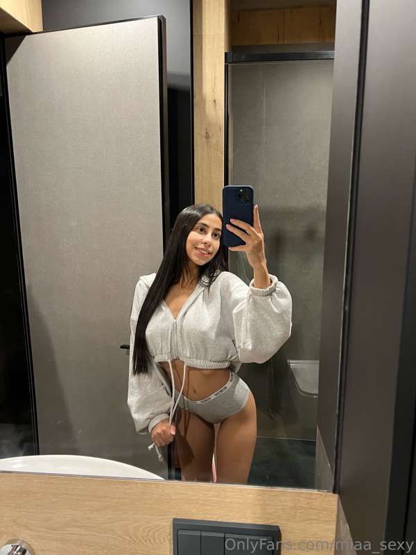 I love taking sexy snaps of my fiery-hot body🍌📸 I love admir..