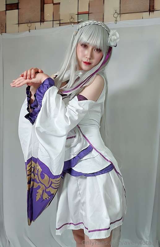 Emilia cosplay 🐰