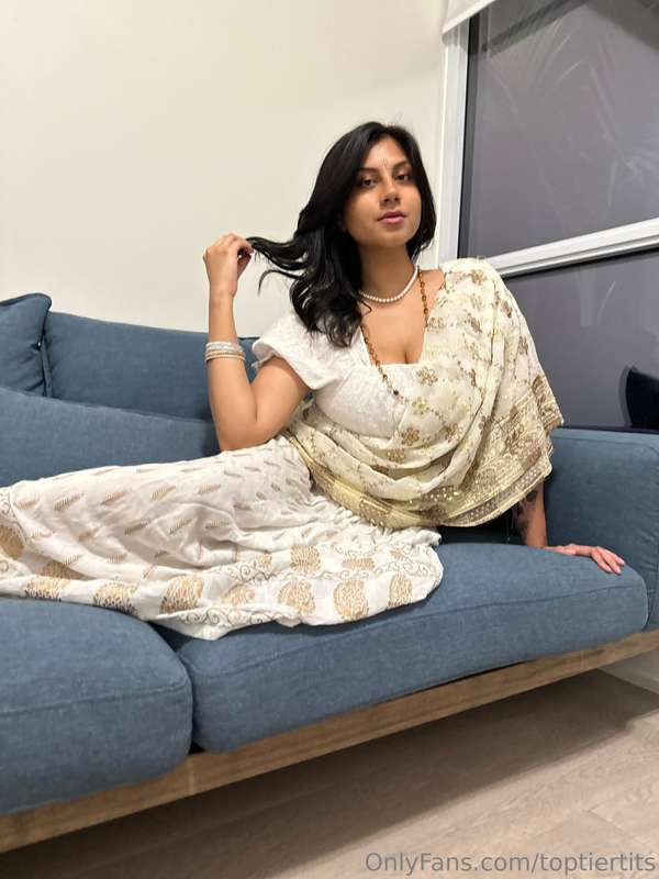 Desi Girlfriend's Secret Desire: SFW Photo Set 1

Model: @th.. 9