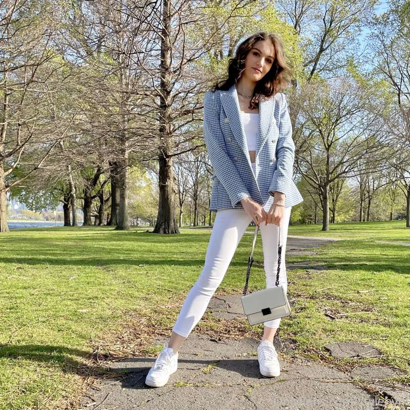 Spring Trend: double breasted blazers 💙

We see blazers in s.. 1