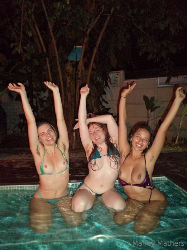 The water isn’t the only thing getting us wet tonight… 🌚💋 @m..