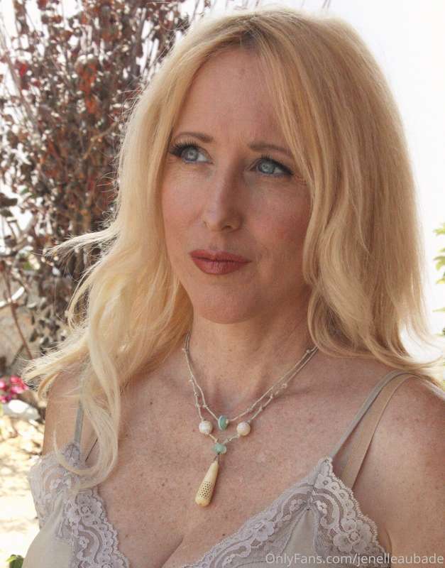 Jenelleaubade - Onlyfans - 12 May, 2021
