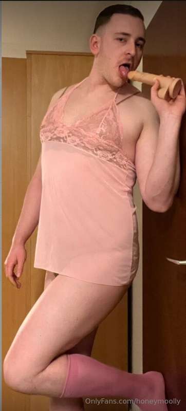 This fucking BITCH LOVES TO BE EXPOSED! he enjoys when I pos..