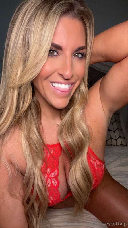 Got a naughty idea... care to hear it?😈🥰