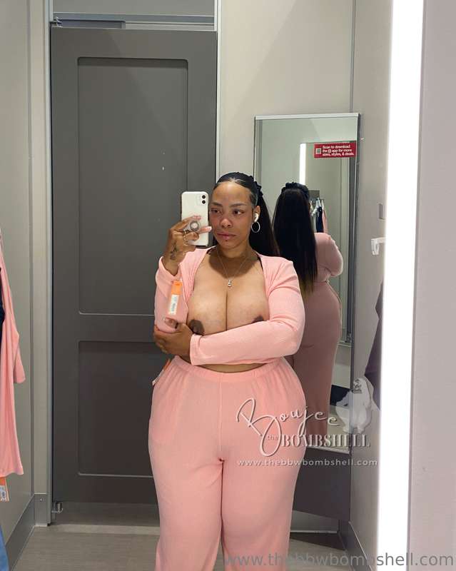 Make me your doll 🎀 I love taking pics for you while trying .. 2