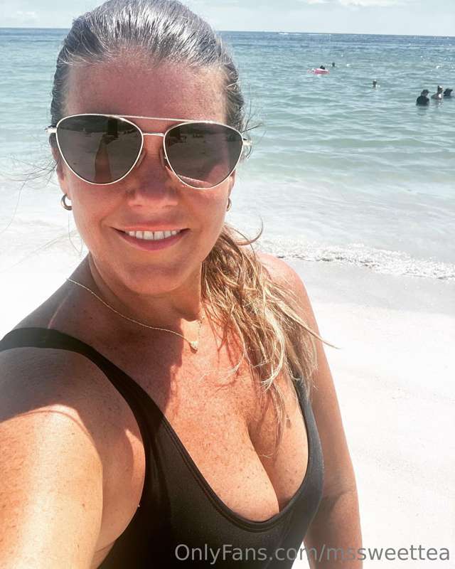 Beach babe ☀️ 2