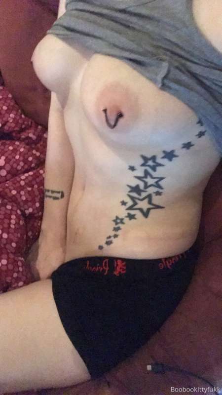 Wearing my mans underwear 😈 damn they comfy! Tip if you want..