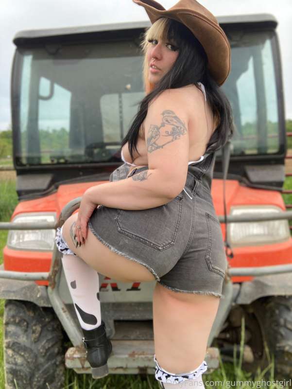 Want some help milking your cock? 😏 2