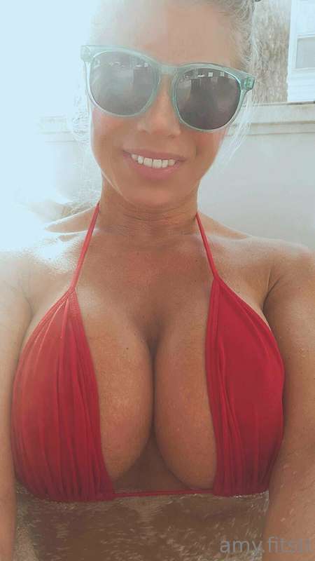 TGIF 💋 Wanna squeeze em 🍒 Maybe motorboat em 😈