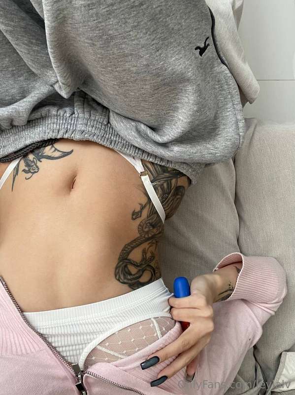hey guys check my new panties😘Look how sexy they are on my b.. 1