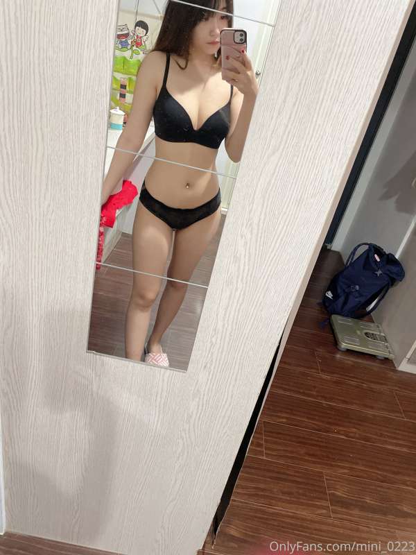 今天好不容易有化妝，卻忙了一天
（還好有抓時間自拍到