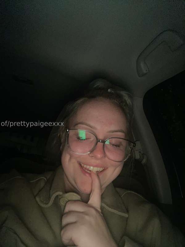 Sitting outside of his apartment about to get fucked 🥴🥵