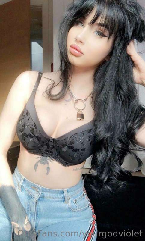 Princess is bored, entertain me NOW 💜