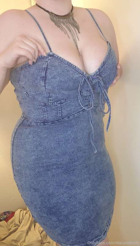 Tried some of my friends dresses on today, feeling like I ma..