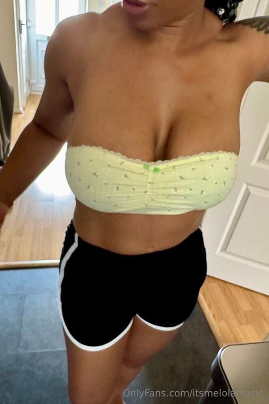 Hot sweaty titties today 🥵🥵🥵
