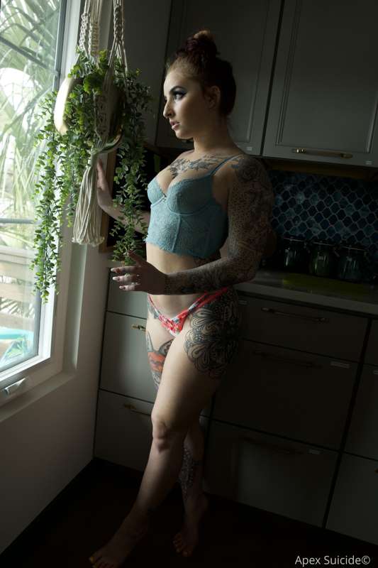Enjoy the beginning of this sexy set. Over 150 photos in thi.. 21