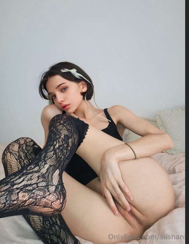 WOW😍 GORGEOUS BABE @juicyregina 😈 TOP FRESHMAN ON OF👸🏼 SEXTI..