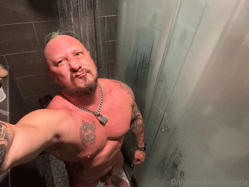Grumpy Shower Selfie 🥴