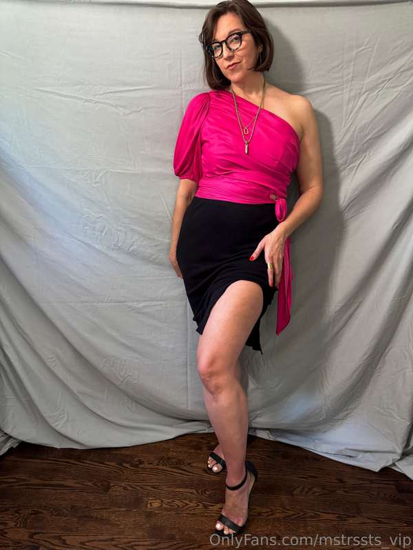 Don't mind me getting all dressed up to host a dinner party .. 3