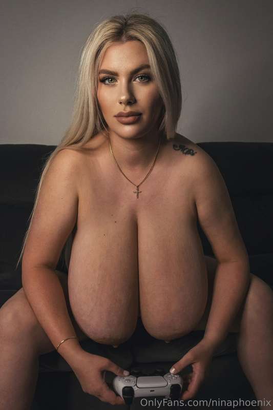 Who would like to play with me?! 😈 1