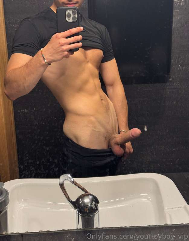 U rather suck me off before or after my workout?💦😈 (swipe to.. 2