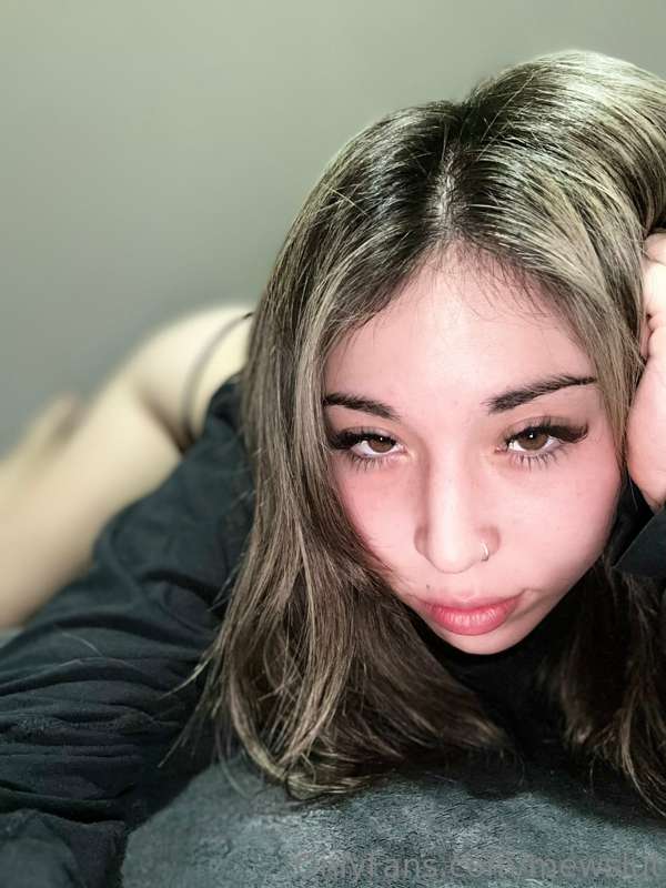 I'm suuuuper tired😅 tomorrow is a long day! Send me love 💘💘 .. 3