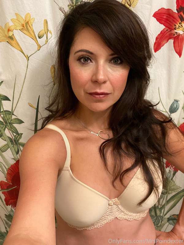 Took these selfies yesterday, morning ‘get dressed and ready.. 6