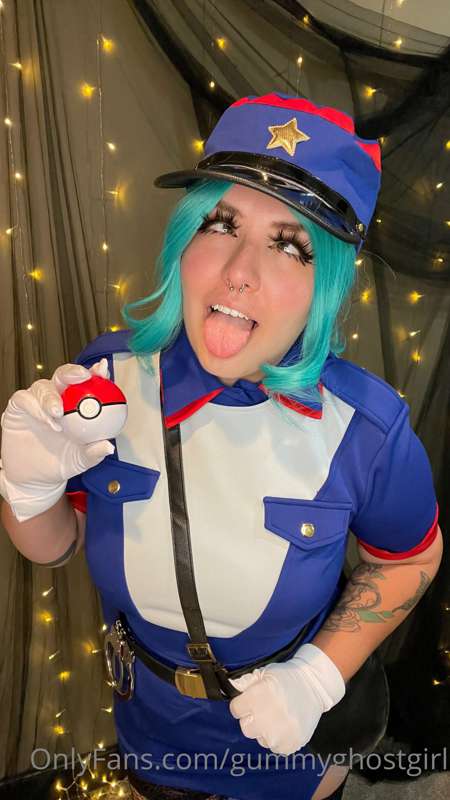 Officer Jenny! 💙 I hope I don’t have to arrest you… 😏 11