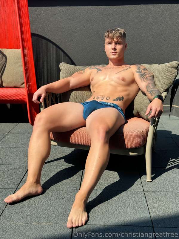 The sun isn't the only thing rising today. 😉🍆
