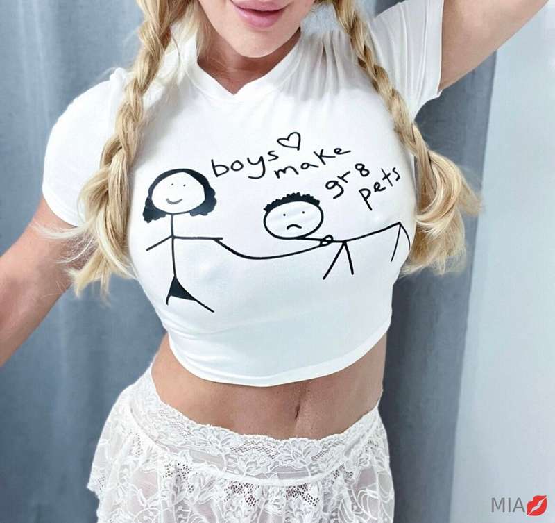 Don't you agree with my shirt? 🤗🤗