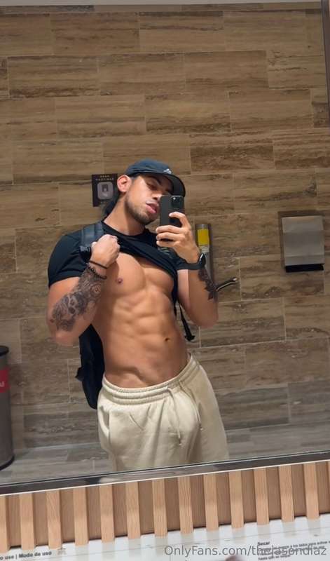 My dick is craving attention today😮‍💨Just sent every inch of..