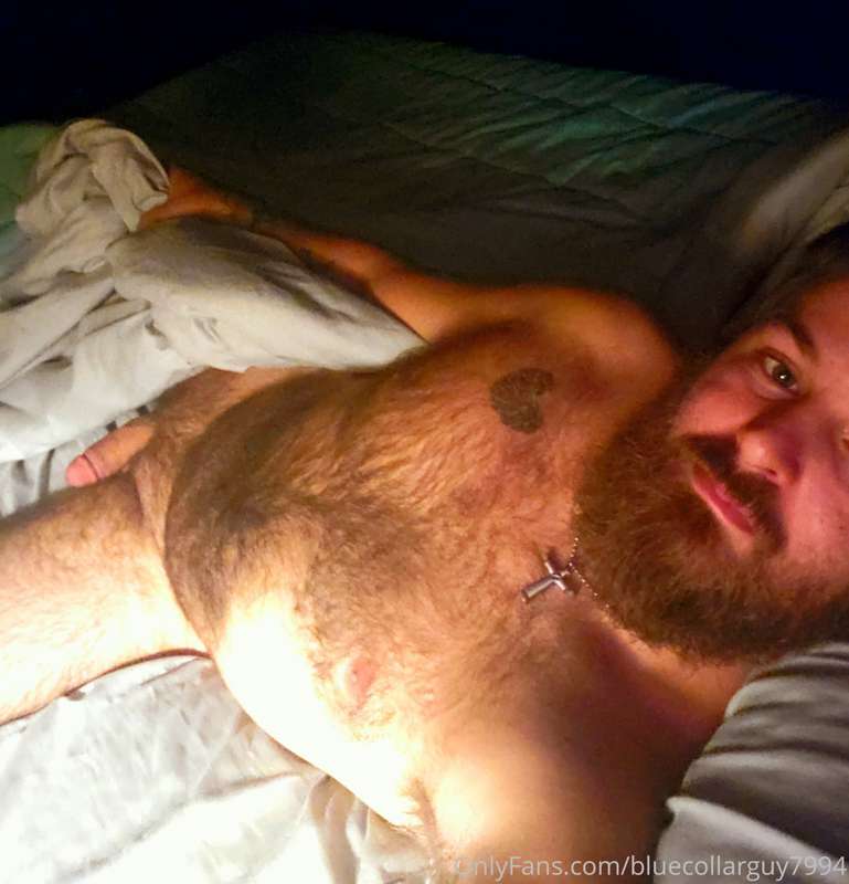 Who else sleeps naked?? 😜