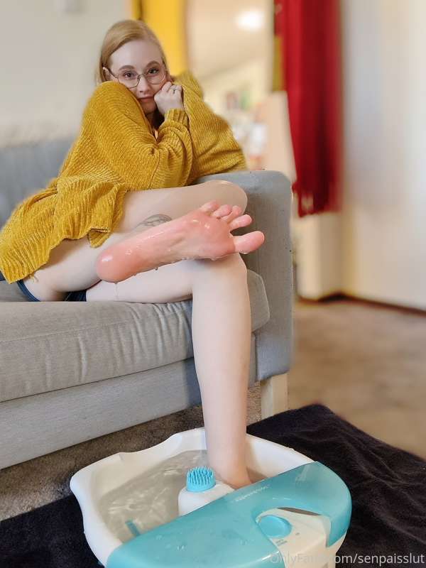 Let me show you my dripping wet feet from my foot spa and th.. 3