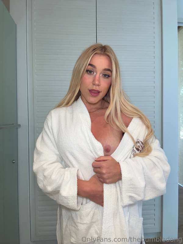 i just fucking LOVE being naked all the time tbh..🤭