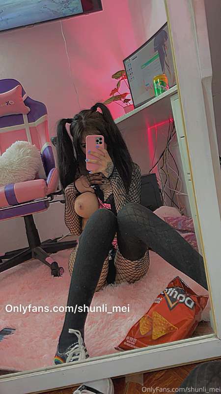 Está nena quiere excitarte, le gusta mucho que la veas con t.. 14
