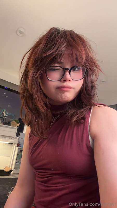 going to sleep but I wanted to give yall a few selfies I too.. 5