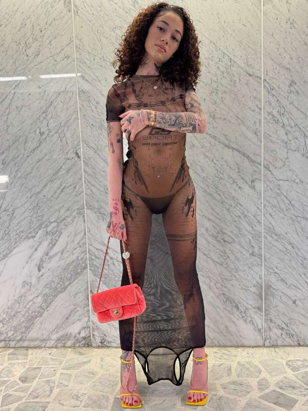 finally sending nudes on my paid page . and i don’t wanna he..