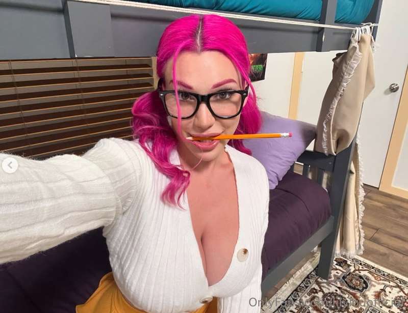 Ready to get a little naughty with me today? 💗