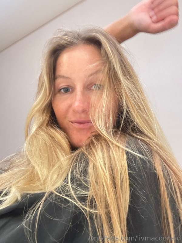 Thai climate working its magic on my hair 🫶🏼 2