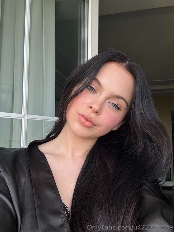 would date a little girl like that?🤤