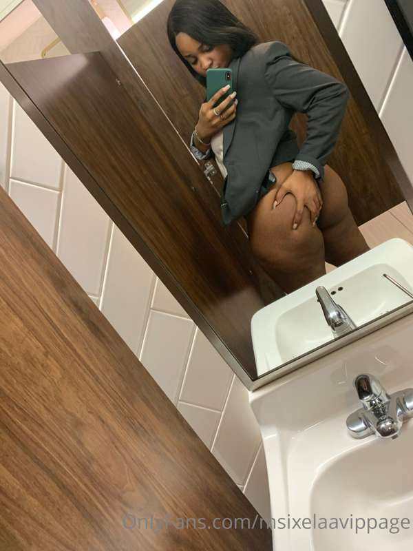 NAUGHTY GIRL AT WORK 2