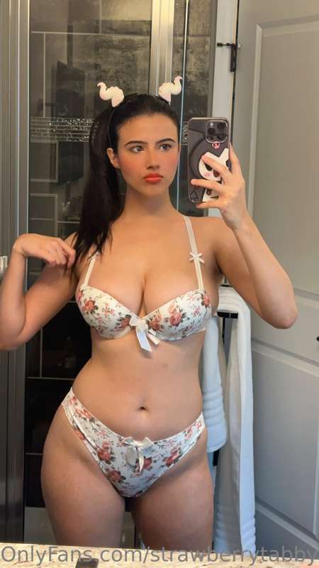 Small bra 😝 the way you like it