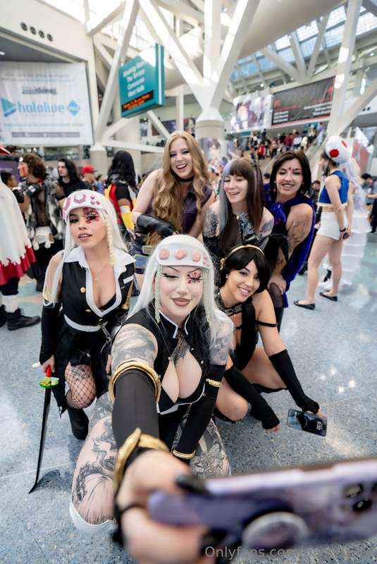 i miss going to conventions with my babes 😭