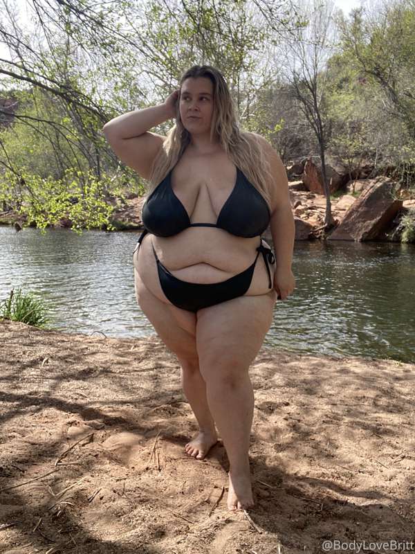 Played in the river in Sedona today 🥰👙this new bikini is boo.. 3