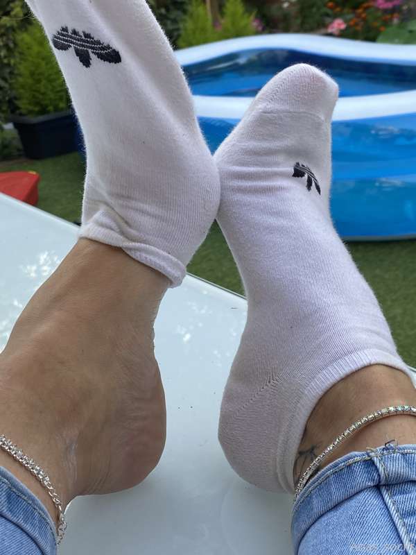 My favourite colour is Pink 💓 how do you like my dirty socks..