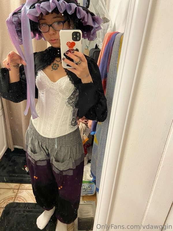 Ngl I’ve never dressed up so much for Halloween before and t.. 3