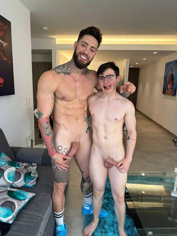 🥵 Follow my friend @alexgonzxx🔥VERS BOTTOM LATINO TWUNK & PO..