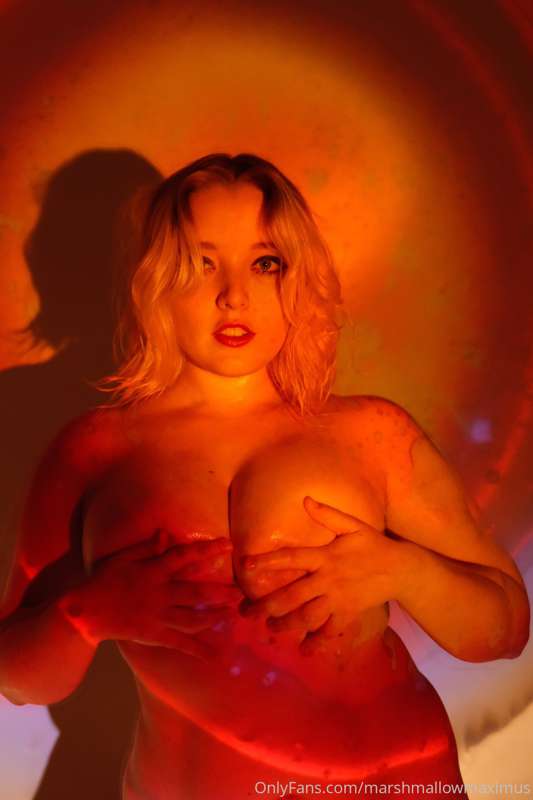 Psychedelic set Part 1/2 🤪✨ more erotic photos in your DMs~ 30