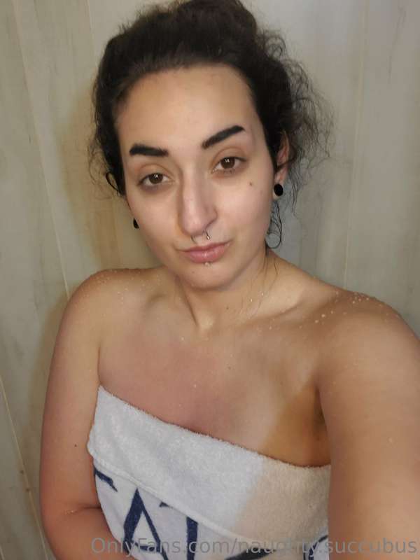 I'm all showered and clean let's get ready for this Hallowee..
