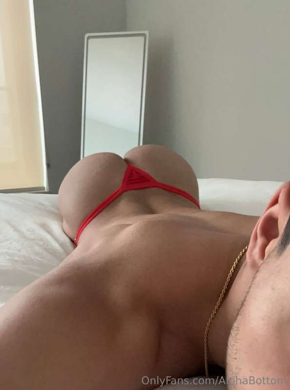 Red thong kind of day❣️😉 1